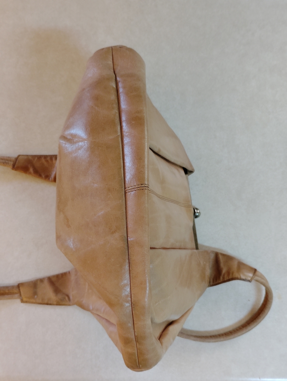HOBO Soft Tan Leather Shoulder Bag - Picture 8 of 9